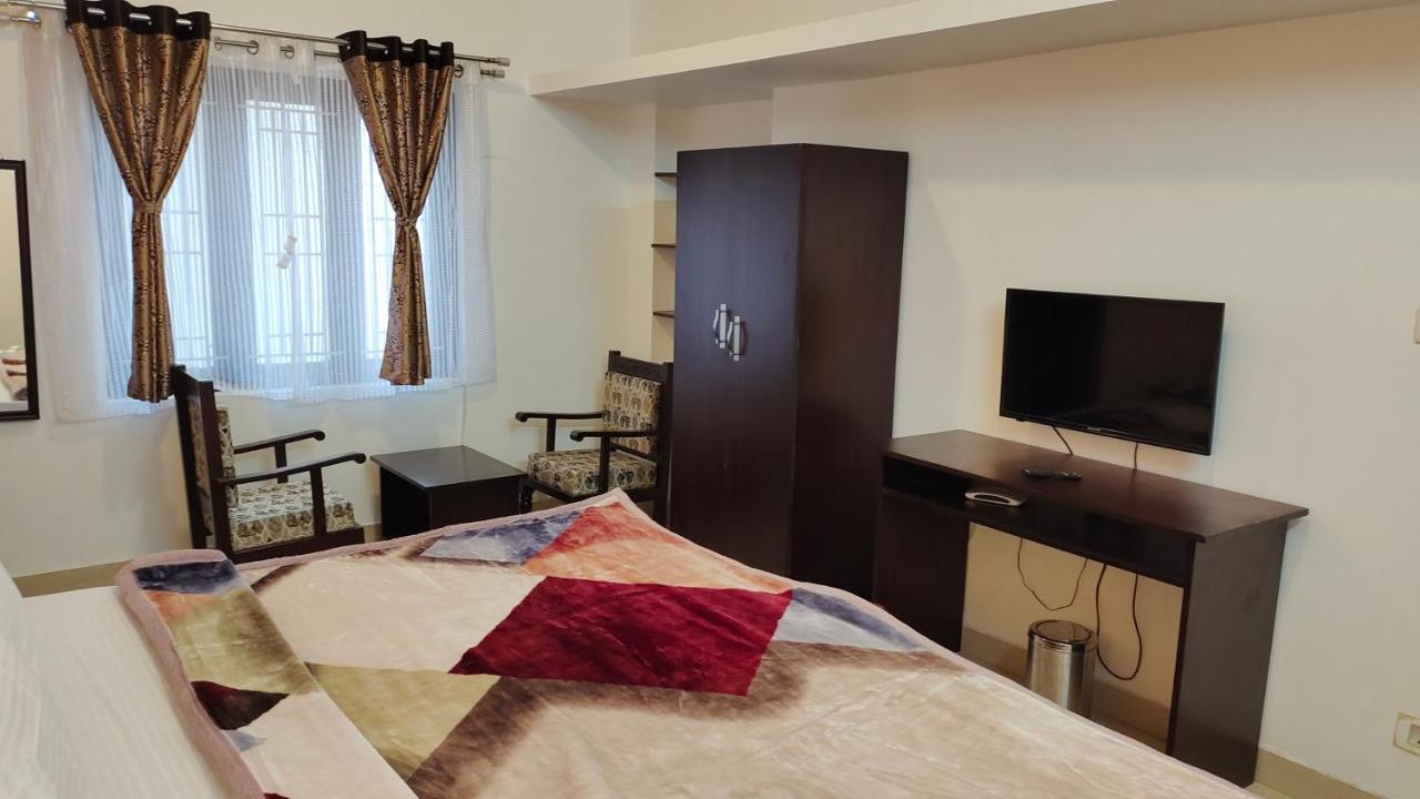 Royal Serene Villas Уті Екстер'єр фото